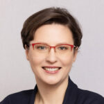 Project Manager w Plastics Europe Polska, odpowiedzialna za projekt dotyczący zapobiegania stratom i przedostawaniu się granulatu tworzyw do środowiska. Zaangażowana w działania komunikacyjne w zakresie zrównoważonego wykorzystania tworzyw, właściwego postępowania z odpadami oraz promujące dążenie do cyrkularnego i zeroemisyjnego systemu tworzyw sztucznych. Doktor nauk chemicznych.
